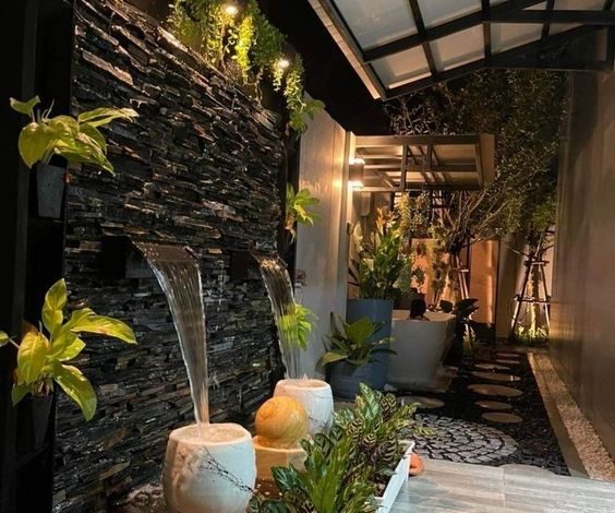 Installation, design and coordination of waterfalls for public and private gardens and the design of distinctive and modern fountains for homes, villas and royal palaces in the most luxurious shapes.