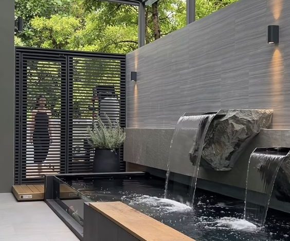 Installation, design and coordination of waterfalls for public and private gardens and the design of distinctive and modern fountains for homes, villas and royal palaces in the most luxurious shapes.