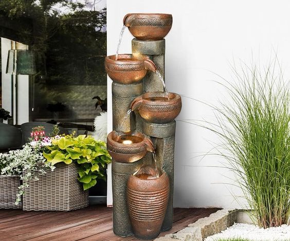 Installation, design and coordination of waterfalls for public and private gardens and the design of distinctive and modern fountains for homes, villas and royal palaces in the most luxurious shapes.