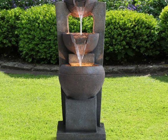 Installation, design and coordination of waterfalls for public and private gardens and the design of distinctive and modern fountains for homes, villas and royal palaces in the most luxurious shapes.