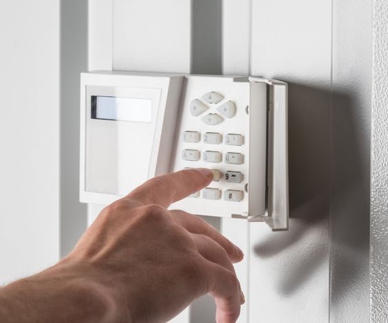 We have the latest and best international intercom systems, which are installed by highly qualified and experienced technicians and specialists in the field of protection and communication systems.