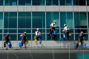 تركيب واجهات زجاج استركشر بالخرج